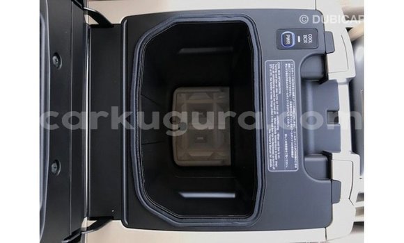 Buy Import Toyota Land Cruiser White Car in Import - Dubai in Bujumbura Buy Import Toyota Land Cruiser White Car in Import - Dubai in Bujumbura