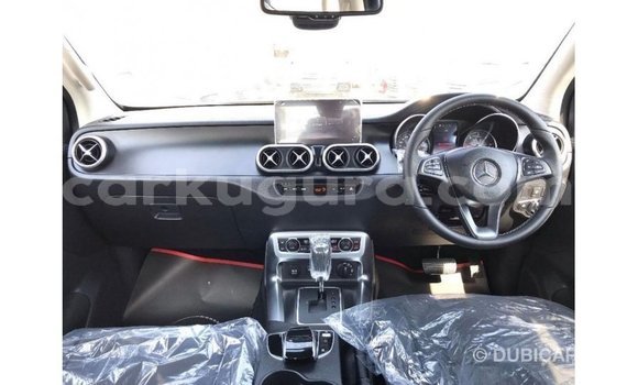 Acheter Import Voiture Mercedes-Benz 250 Noir à Import - Dubai, Bujumbura Acheter Import Voiture Mercedes-Benz 250 Noir à Import - Dubai, Bujumbura