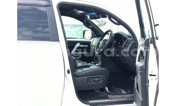 Buy Import Toyota Land Cruiser White Car in Import - Dubai in Bujumbura Buy Import Toyota Land Cruiser White Car in Import - Dubai in Bujumbura