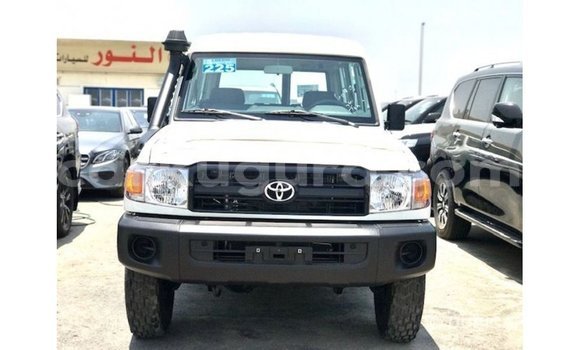 Acheter Import Voiture Toyota Land Cruiser Blanc à Import - Dubai, Bujumbura Acheter Import Voiture Toyota Land Cruiser Blanc à Import - Dubai, Bujumbura
