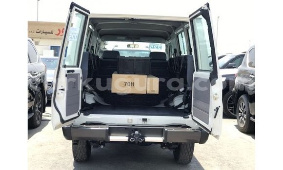 Acheter Import Voiture Toyota Land Cruiser Blanc à Import - Dubai, Bujumbura Acheter Import Voiture Toyota Land Cruiser Blanc à Import - Dubai, Bujumbura