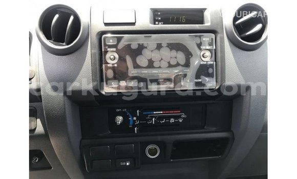 Acheter Import Voiture Toyota Land Cruiser Blanc à Import - Dubai, Bujumbura Acheter Import Voiture Toyota Land Cruiser Blanc à Import - Dubai, Bujumbura