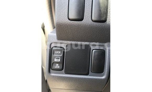 Acheter Import Voiture Toyota Land Cruiser Blanc à Import - Dubai, Bujumbura Acheter Import Voiture Toyota Land Cruiser Blanc à Import - Dubai, Bujumbura