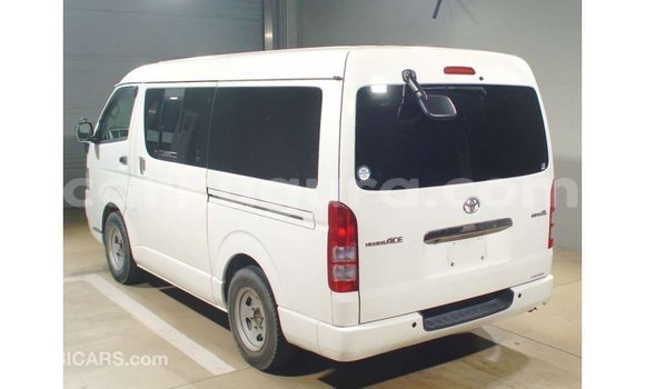 Acheter Import Voiture Toyota Hiace Blanc à Import - Dubai, Bujumbura Acheter Import Voiture Toyota Hiace Blanc à Import - Dubai, Bujumbura