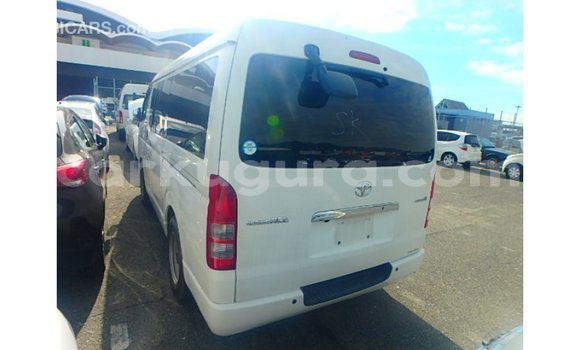 Acheter Import Voiture Toyota Hiace Blanc à Import - Dubai, Bujumbura Acheter Import Voiture Toyota Hiace Blanc à Import - Dubai, Bujumbura