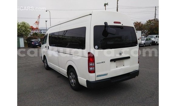Acheter Import Voiture Toyota Hiace Blanc à Import - Dubai, Bujumbura Acheter Import Voiture Toyota Hiace Blanc à Import - Dubai, Bujumbura