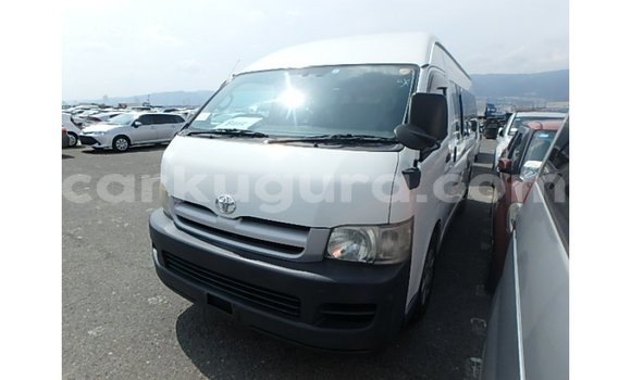 Acheter Import Voiture Toyota Hiace Blanc à Import - Dubai, Bujumbura Acheter Import Voiture Toyota Hiace Blanc à Import - Dubai, Bujumbura