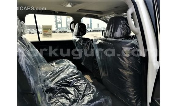 Buy Import Toyota Land Cruiser White Car in Import - Dubai in Bujumbura Buy Import Toyota Land Cruiser White Car in Import - Dubai in Bujumbura