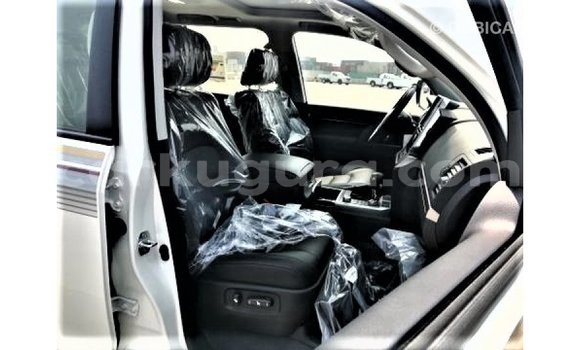 Buy Import Toyota Land Cruiser White Car in Import - Dubai in Bujumbura Buy Import Toyota Land Cruiser White Car in Import - Dubai in Bujumbura
