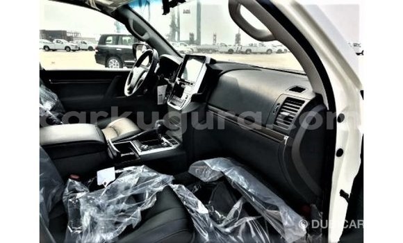 Buy Import Toyota Land Cruiser White Car in Import - Dubai in Bujumbura Buy Import Toyota Land Cruiser White Car in Import - Dubai in Bujumbura
