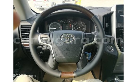 Buy Import Toyota Land Cruiser White Car in Import - Dubai in Bujumbura Buy Import Toyota Land Cruiser White Car in Import - Dubai in Bujumbura