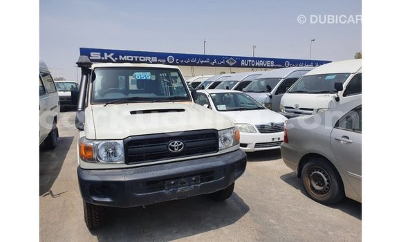 Acheter Import Voiture Toyota Land Cruiser Blanc à Import - Dubai, Bujumbura Acheter Import Voiture Toyota Land Cruiser Blanc à Import - Dubai, Bujumbura
