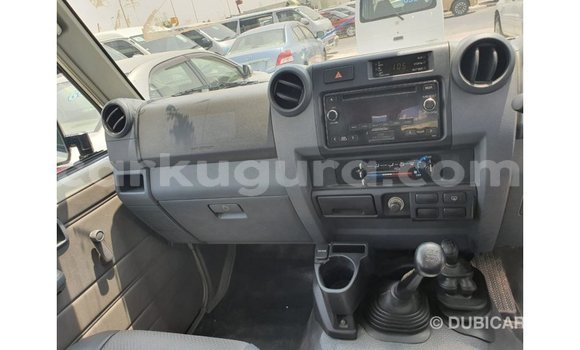 Acheter Import Voiture Toyota Land Cruiser Blanc à Import - Dubai, Bujumbura Acheter Import Voiture Toyota Land Cruiser Blanc à Import - Dubai, Bujumbura