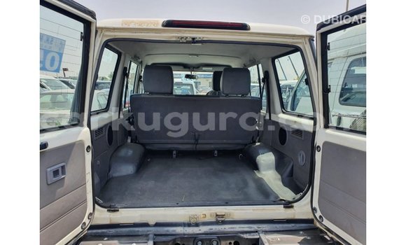 Acheter Import Voiture Toyota Land Cruiser Blanc à Import - Dubai, Bujumbura Acheter Import Voiture Toyota Land Cruiser Blanc à Import - Dubai, Bujumbura