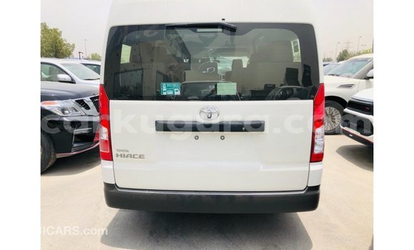 Acheter Import Voiture Toyota Hiace Blanc à Import - Dubai, Bujumbura Acheter Import Voiture Toyota Hiace Blanc à Import - Dubai, Bujumbura