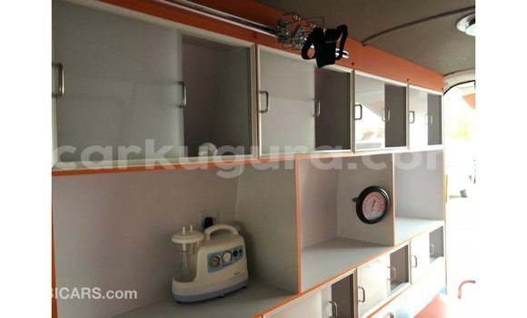 Buy Import Toyota Hiace White Car in Import - Dubai in Bujumbura Buy Import Toyota Hiace White Car in Import - Dubai in Bujumbura