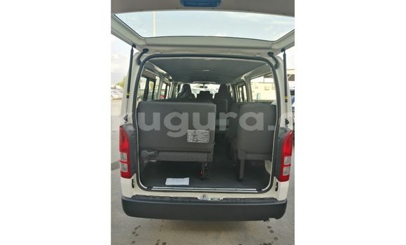 Acheter Import Voiture Toyota Hiace Blanc à Import - Dubai, Bujumbura Acheter Import Voiture Toyota Hiace Blanc à Import - Dubai, Bujumbura