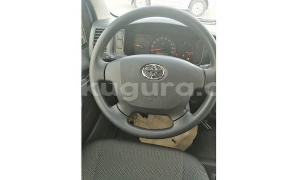 Acheter Import Voiture Toyota Hiace Blanc à Import - Dubai, Bujumbura Acheter Import Voiture Toyota Hiace Blanc à Import - Dubai, Bujumbura