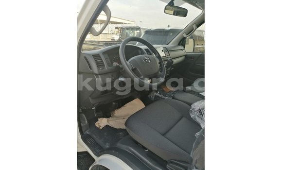 Acheter Import Voiture Toyota Hiace Blanc à Import - Dubai, Bujumbura Acheter Import Voiture Toyota Hiace Blanc à Import - Dubai, Bujumbura