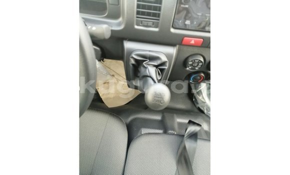 Acheter Import Voiture Toyota Hiace Blanc à Import - Dubai, Bujumbura Acheter Import Voiture Toyota Hiace Blanc à Import - Dubai, Bujumbura