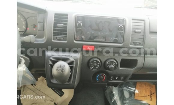 Acheter Import Voiture Toyota Hiace Blanc à Import - Dubai, Bujumbura Acheter Import Voiture Toyota Hiace Blanc à Import - Dubai, Bujumbura