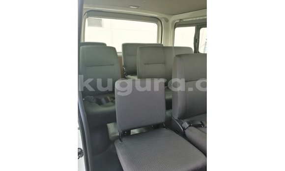 Acheter Import Voiture Toyota Hiace Blanc à Import - Dubai, Bujumbura Acheter Import Voiture Toyota Hiace Blanc à Import - Dubai, Bujumbura