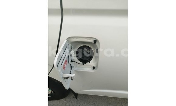 Acheter Import Voiture Toyota Hiace Blanc à Import - Dubai, Bujumbura Acheter Import Voiture Toyota Hiace Blanc à Import - Dubai, Bujumbura