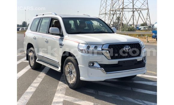Acheter Import Voiture Toyota Land Cruiser Blanc à Import - Dubai, Bujumbura Acheter Import Voiture Toyota Land Cruiser Blanc à Import - Dubai, Bujumbura
