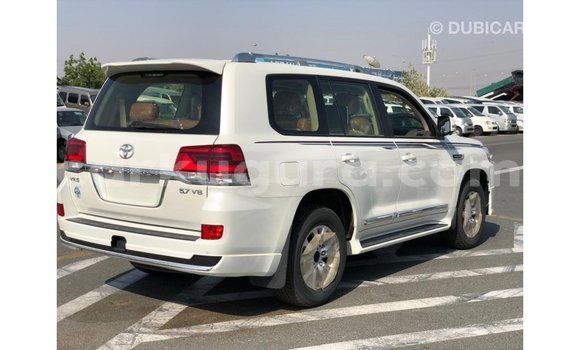 Acheter Import Voiture Toyota Land Cruiser Blanc à Import - Dubai, Bujumbura Acheter Import Voiture Toyota Land Cruiser Blanc à Import - Dubai, Bujumbura
