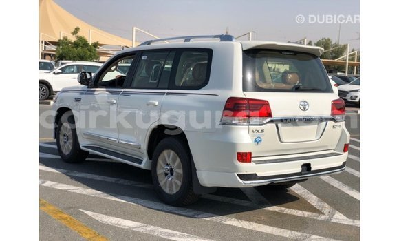 Acheter Import Voiture Toyota Land Cruiser Blanc à Import - Dubai, Bujumbura Acheter Import Voiture Toyota Land Cruiser Blanc à Import - Dubai, Bujumbura