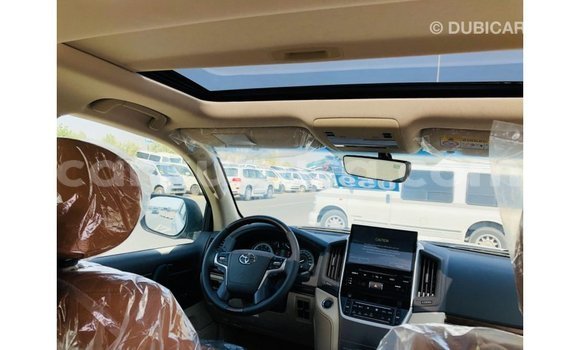 Acheter Import Voiture Toyota Land Cruiser Blanc à Import - Dubai, Bujumbura Acheter Import Voiture Toyota Land Cruiser Blanc à Import - Dubai, Bujumbura