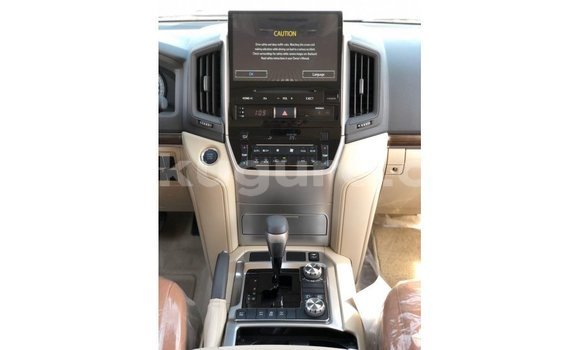 Acheter Import Voiture Toyota Land Cruiser Blanc à Import - Dubai, Bujumbura Acheter Import Voiture Toyota Land Cruiser Blanc à Import - Dubai, Bujumbura