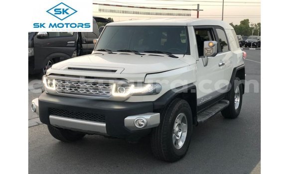 Buy Import Toyota FJ Cruiser White Car in Import - Dubai in Bujumbura Buy Import Toyota FJ Cruiser White Car in Import - Dubai in Bujumbura
