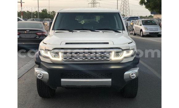 Nunua Imported Toyota FJ Cruiser Nyeupe Gari ndani ya Import - Dubai nchini Bujumbura Nunua Imported Toyota FJ Cruiser Nyeupe Gari ndani ya Import - Dubai nchini Bujumbura