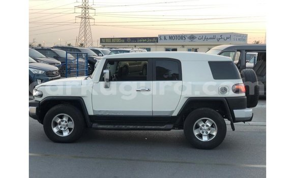 Buy Import Toyota FJ Cruiser White Car in Import - Dubai in Bujumbura Buy Import Toyota FJ Cruiser White Car in Import - Dubai in Bujumbura