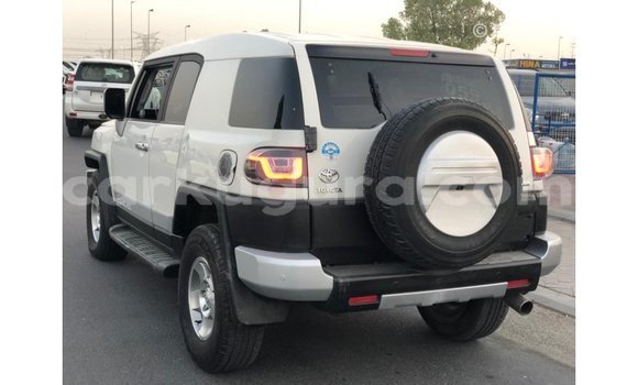 Buy Import Toyota FJ Cruiser White Car in Import - Dubai in Bujumbura Buy Import Toyota FJ Cruiser White Car in Import - Dubai in Bujumbura