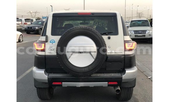 Buy Import Toyota FJ Cruiser White Car in Import - Dubai in Bujumbura Buy Import Toyota FJ Cruiser White Car in Import - Dubai in Bujumbura