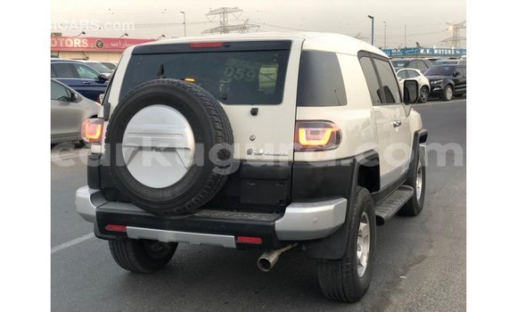 Buy Import Toyota FJ Cruiser White Car in Import - Dubai in Bujumbura Buy Import Toyota FJ Cruiser White Car in Import - Dubai in Bujumbura