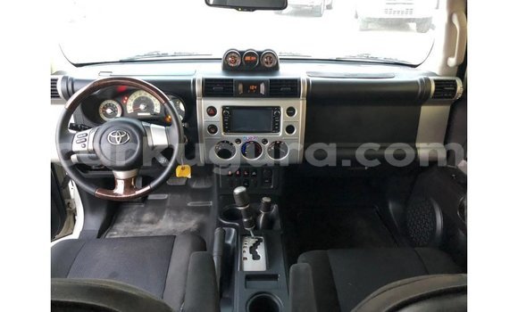 Buy Import Toyota FJ Cruiser White Car in Import - Dubai in Bujumbura Buy Import Toyota FJ Cruiser White Car in Import - Dubai in Bujumbura