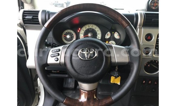 Buy Import Toyota FJ Cruiser White Car in Import - Dubai in Bujumbura Buy Import Toyota FJ Cruiser White Car in Import - Dubai in Bujumbura