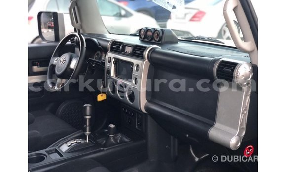 Buy Import Toyota FJ Cruiser White Car in Import - Dubai in Bujumbura Buy Import Toyota FJ Cruiser White Car in Import - Dubai in Bujumbura