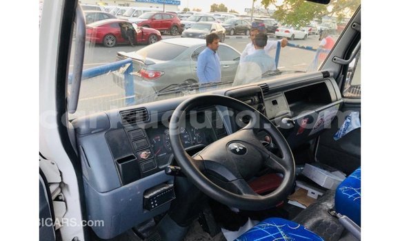 Acheter Import Voiture Mitsubishi Carisma Blanc à Import - Dubai, Bujumbura Acheter Import Voiture Mitsubishi Carisma Blanc à Import - Dubai, Bujumbura