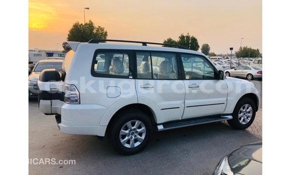Nunua Imported Mitsubishi Pajero Nyeupe Gari ndani ya Import - Dubai nchini Bujumbura Nunua Imported Mitsubishi Pajero Nyeupe Gari ndani ya Import - Dubai nchini Bujumbura