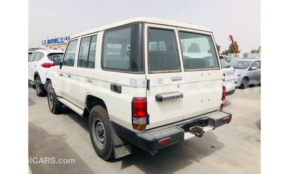 Buy Import Toyota Land Cruiser White Car in Import - Dubai in Bujumbura Buy Import Toyota Land Cruiser White Car in Import - Dubai in Bujumbura