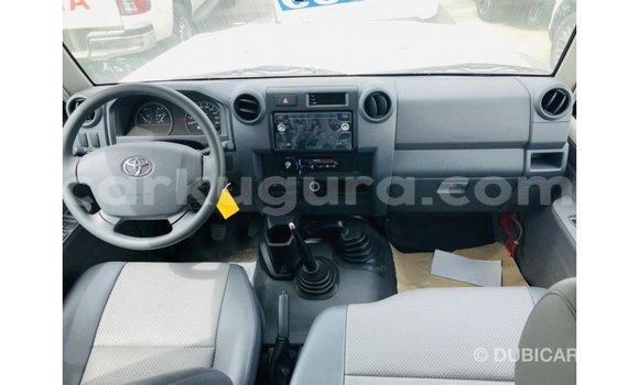 Buy Import Toyota Land Cruiser White Car in Import - Dubai in Bujumbura Buy Import Toyota Land Cruiser White Car in Import - Dubai in Bujumbura