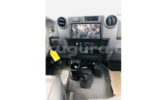 Buy Import Toyota Land Cruiser White Car in Import - Dubai in Bujumbura Buy Import Toyota Land Cruiser White Car in Import - Dubai in Bujumbura