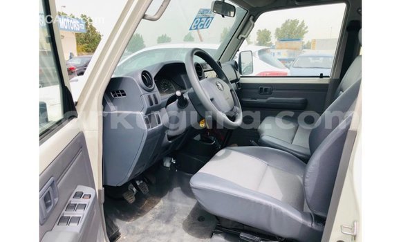 Buy Import Toyota Land Cruiser White Car in Import - Dubai in Bujumbura Buy Import Toyota Land Cruiser White Car in Import - Dubai in Bujumbura