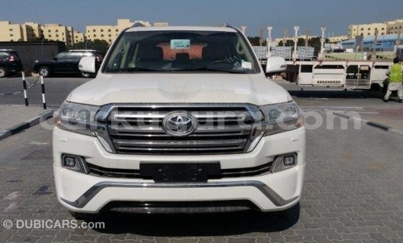Acheter Import Voiture Toyota Land Cruiser Blanc à Import - Dubai, Bujumbura Acheter Import Voiture Toyota Land Cruiser Blanc à Import - Dubai, Bujumbura