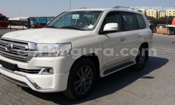 Acheter Import Voiture Toyota Land Cruiser Blanc à Import - Dubai, Bujumbura Acheter Import Voiture Toyota Land Cruiser Blanc à Import - Dubai, Bujumbura