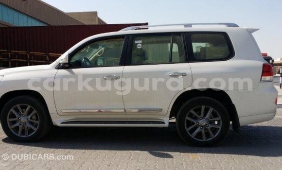 Acheter Import Voiture Toyota Land Cruiser Blanc à Import - Dubai, Bujumbura Acheter Import Voiture Toyota Land Cruiser Blanc à Import - Dubai, Bujumbura